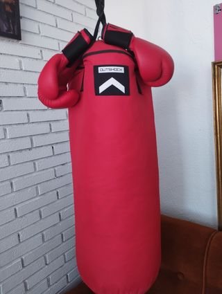Saco boxeo Outshock + guantes + venda