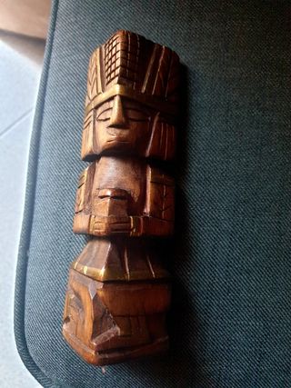 Figura tallada madera azteca