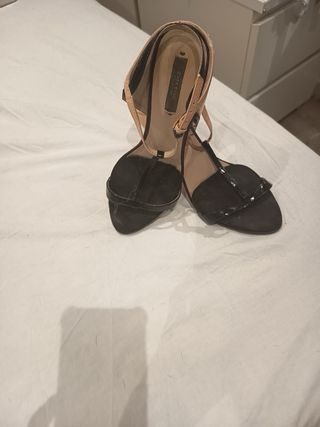 Sandalias de tacón Zara beige-negro