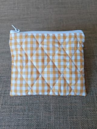 Bolso de mano, neceser, cartera.