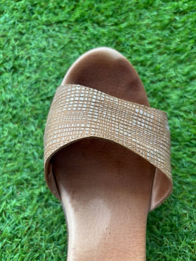 Sandalias piel beige-marrón
