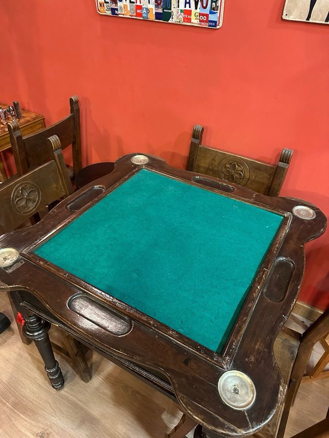 Mesa juego cartas antigua madera