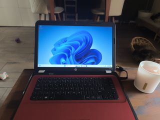 Portátil HP  Pav g i3 4GB 64GB SSD usado