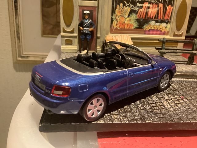 Audi A4 Cabrio 1/43 - Sólido