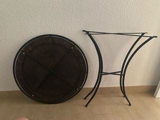 Mesa+2 sillas plegables metal+mimbre