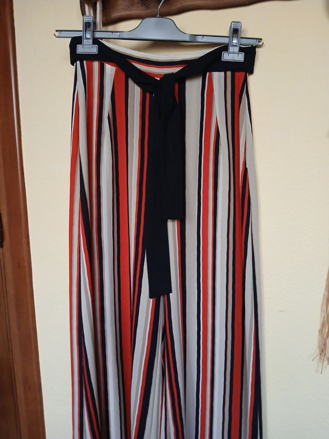 Pantaloni eleganti a righe rossi e neri