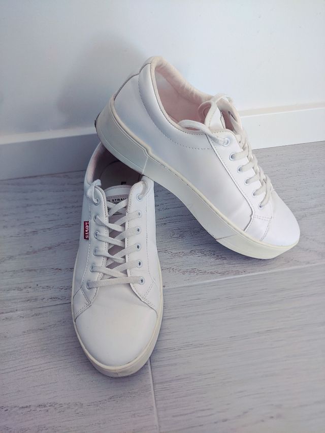 Zapatillas Levi's blancas