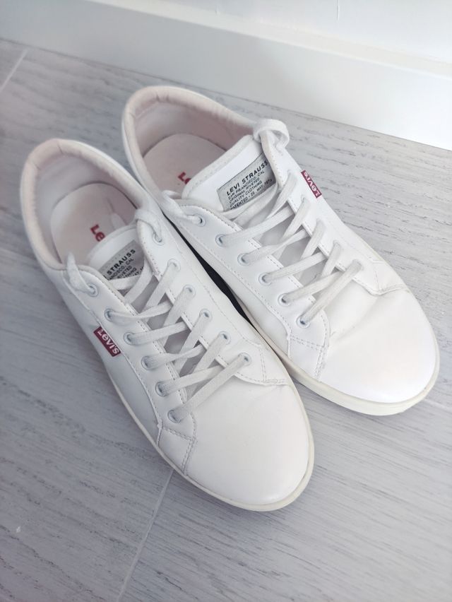 Zapatillas Levi's blancas