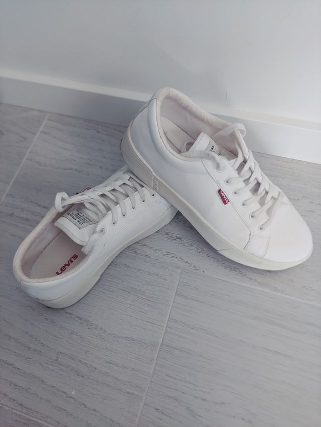 Zapatillas Levi's blancas