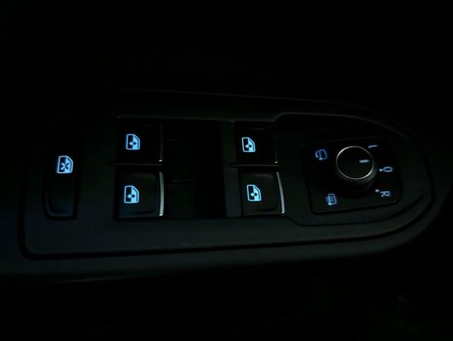Volkswagen Golf LIFE VARIANT 2.0 TDI 115CV DSG7
