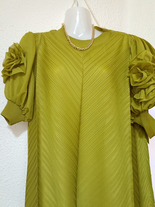 Vestido plisado verde oliva eventos