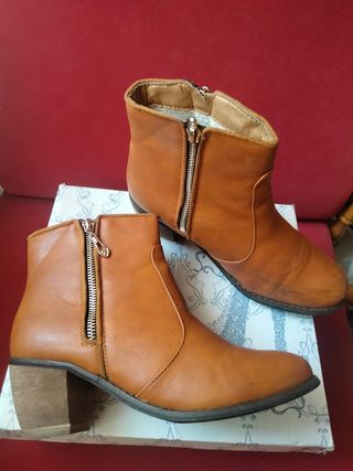 Botines tacón cubano marrones