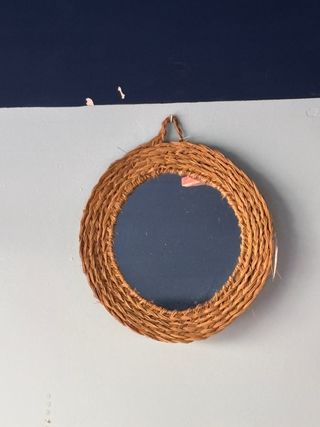 Espejo de mimbre marrón