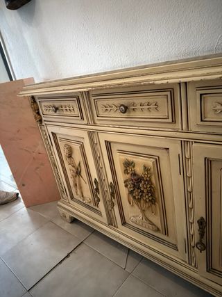 Aparador antiguo de madera y mármol