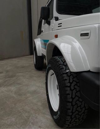 Lote de Aletines + Llantas + Neumático