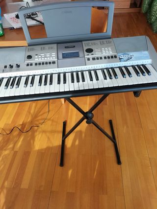 Yamaha PSR-E413 - Piano Eléctrico