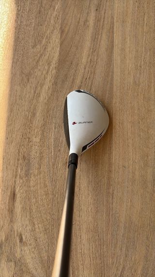 Híbrido Taylormade Burner 4-21, varilla stiff
