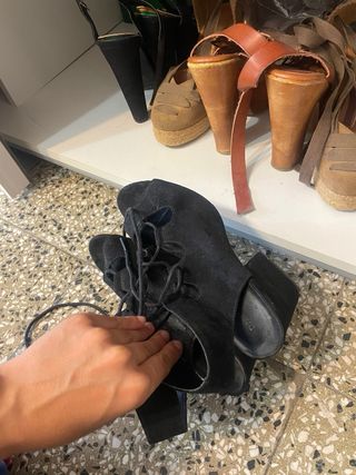 Zapatos negros de tacón