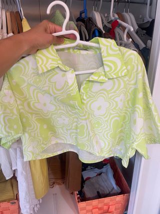 Camisa verde y blanca XS cortita