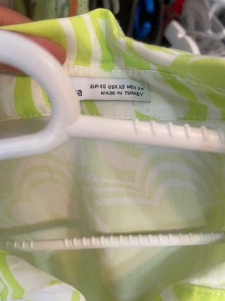Camisa verde y blanca XS cortita