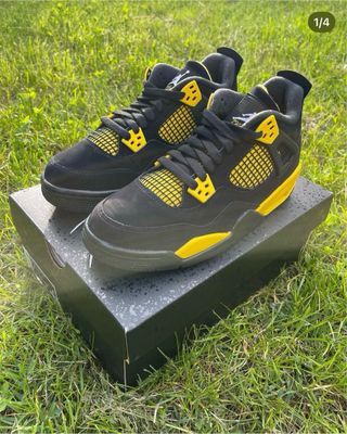 Nike Air Jordan 4 Retro Thunder
