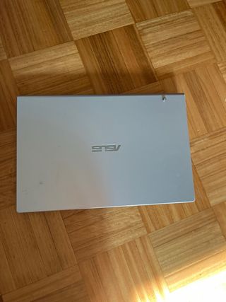 Portátil Asus plateado