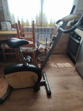 Bicicleta estática ejercicio