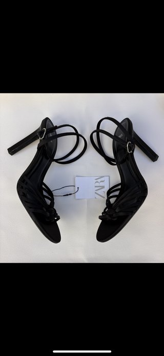 Sandalias tacón alto Zara tiras atar detalle nudo