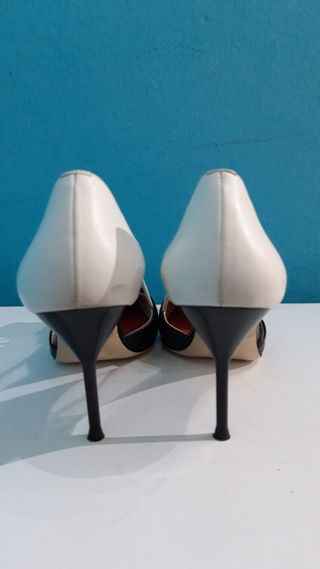 Zapatos Carolina Herrera bicolor tacón