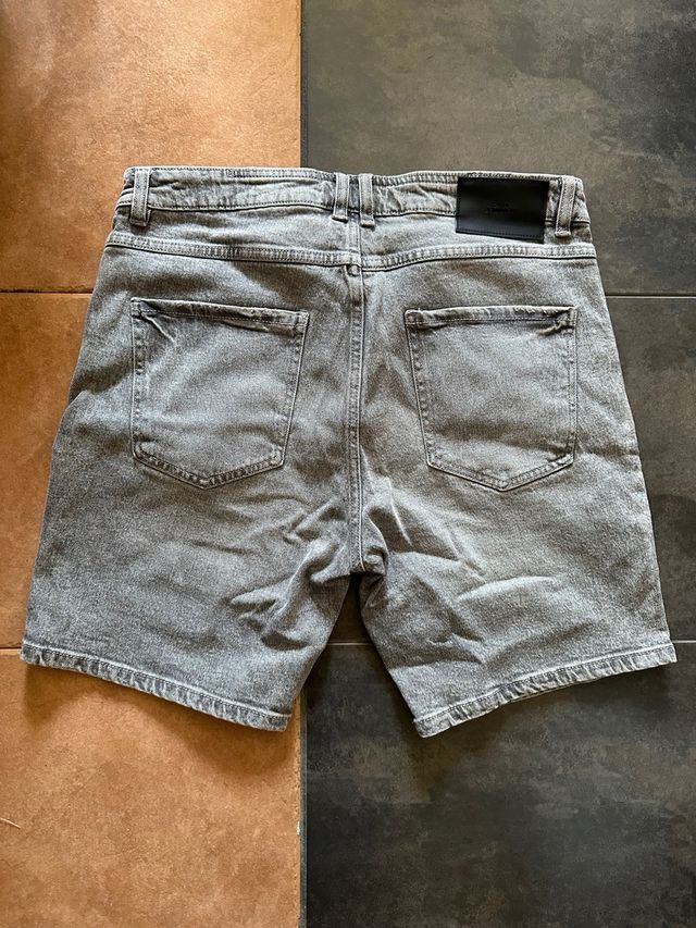Shorts gris Zara 
