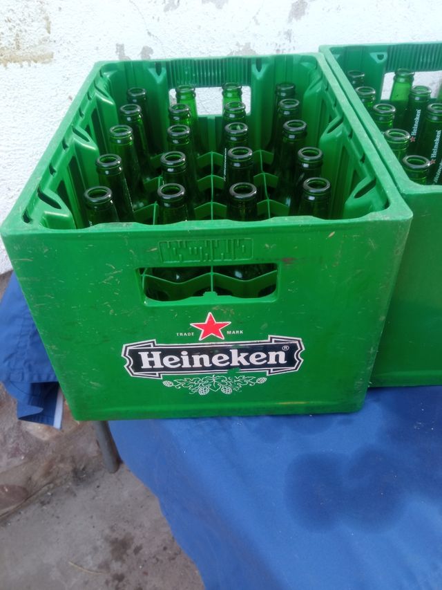 2 cajas cascos botellines Heineken