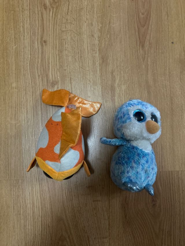 2 Peluches TY: Pez Payaso & Pingüino