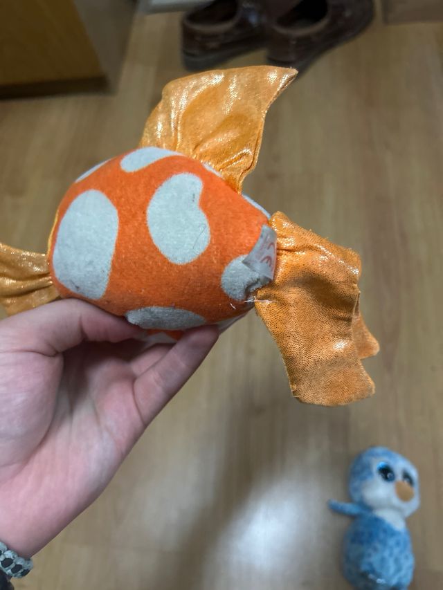 2 Peluches TY: Pez Payaso & Pingüino