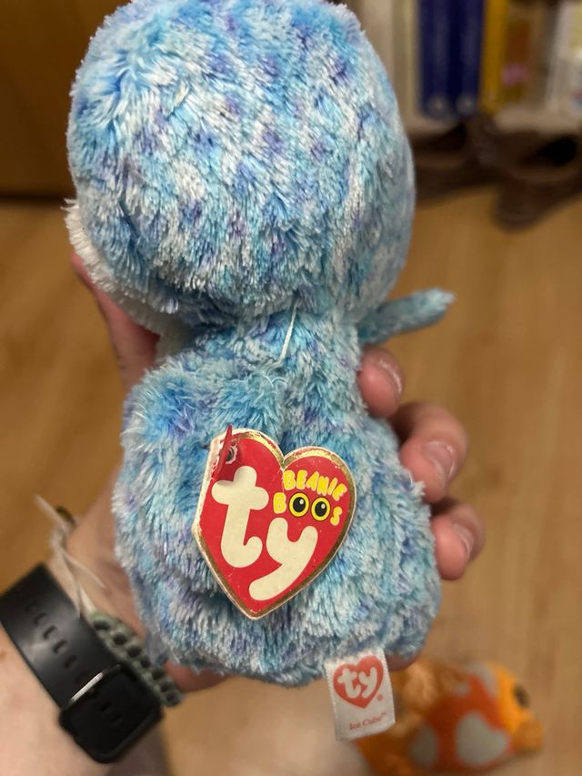 2 Peluches TY: Pez Payaso & Pingüino