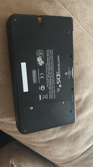 Nintendo DSi amarilla 