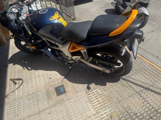 Suzuki SV 650 - Azul y Amarilla