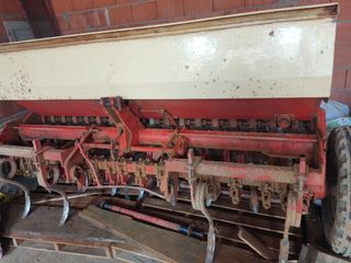 Sembradora Supercombi 680 - 17 botas