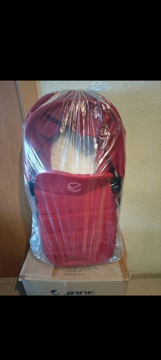 Capazo Portabebé Ergonómico Jane Micro Rojo