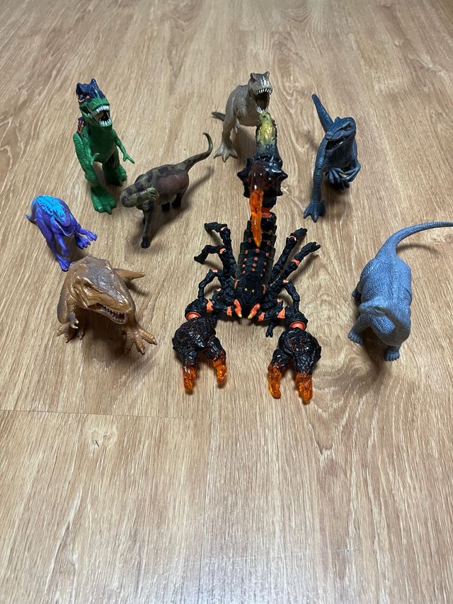 Pack Dinosaurios y Escorpión