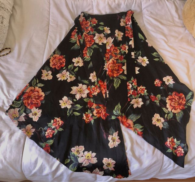 Falda floral cruzada atada en el lado, con forro