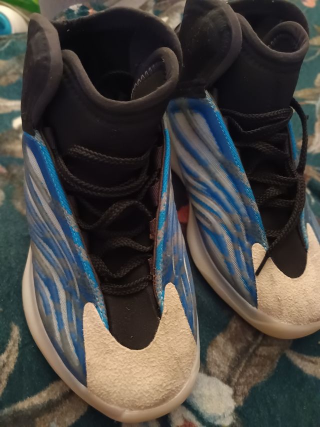 Zapatillas Yeezy Qntm - Azul y Blanco