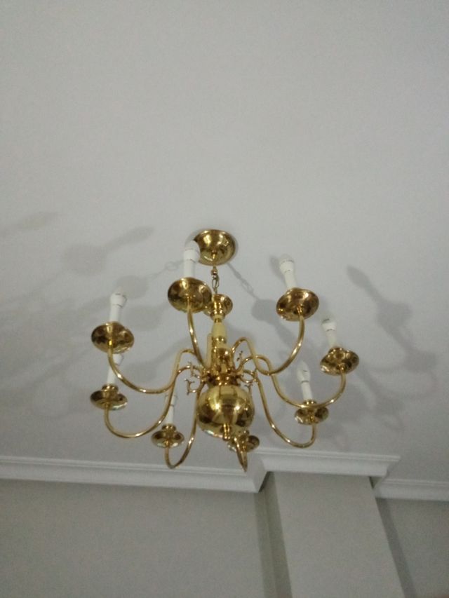 Lampara de techo de metal dorado