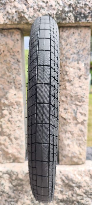 Cubierta Bmx Salt Plus Sting Camo B&W 20x2.35"