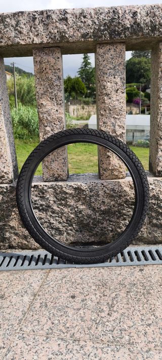 Cubierta Bmx Kenda Kikzumbut Negra 20x1.95"