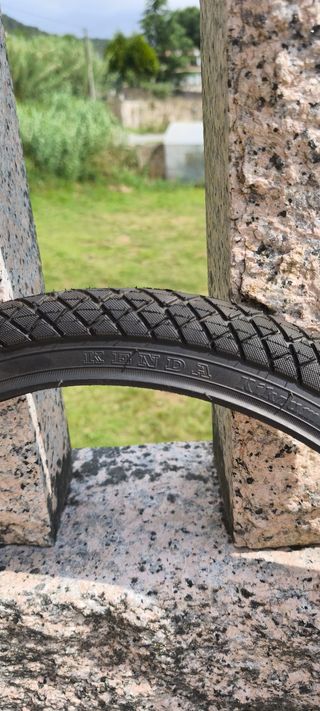 Cubierta Bmx Kenda Kikzumbut Negra 20x1.95"