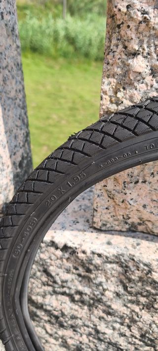Cubierta Bmx Kenda Kikzumbut Negra 20x1.95"