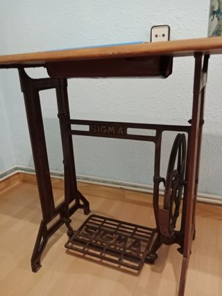 Pie de Máquina coser Sigma Antigua.