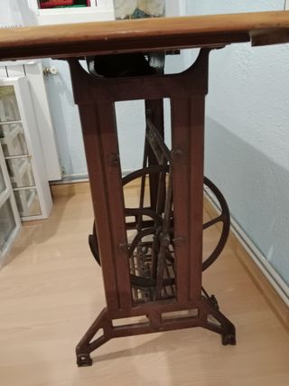 Pie de Máquina coser Sigma Antigua.