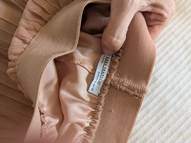 Falda midi plisada tul nude Zara TS