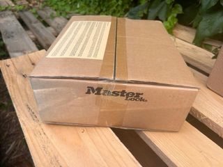 Candado Master Lock puerta garaje